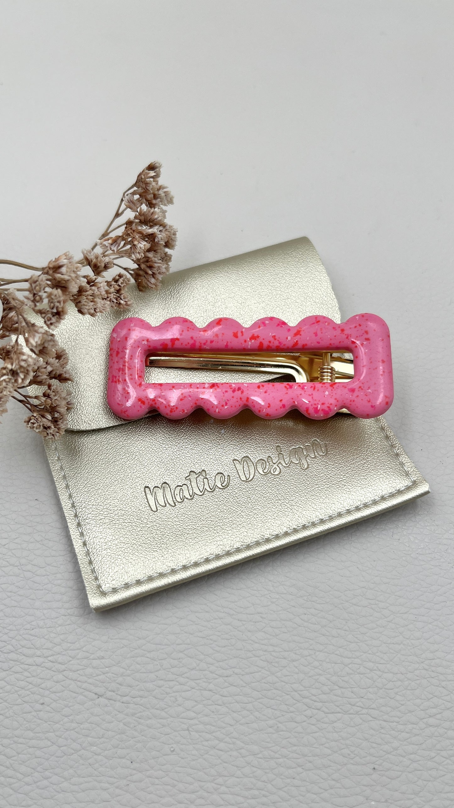 Pince à cheveux rose