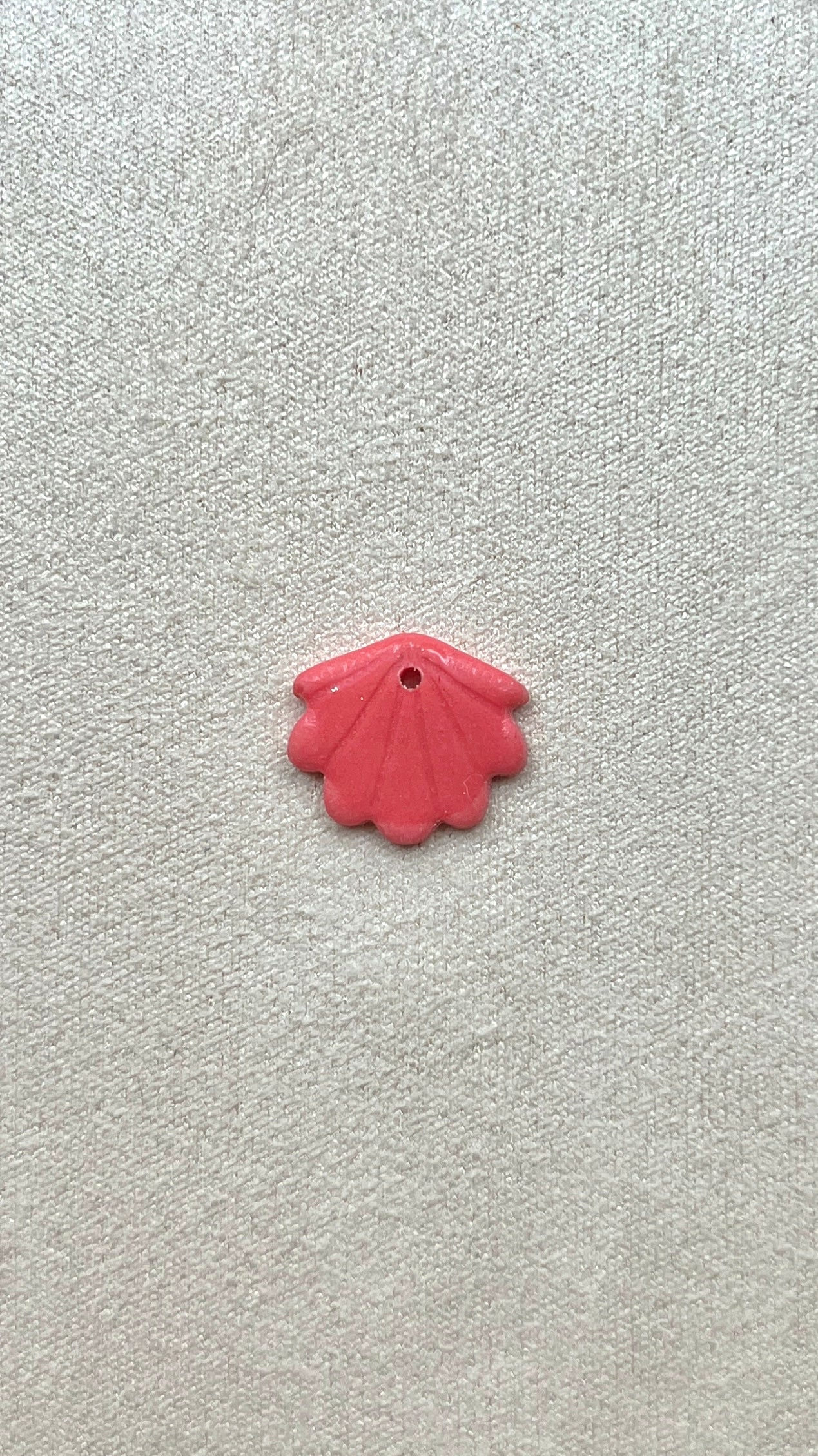 Charm coquillage corail