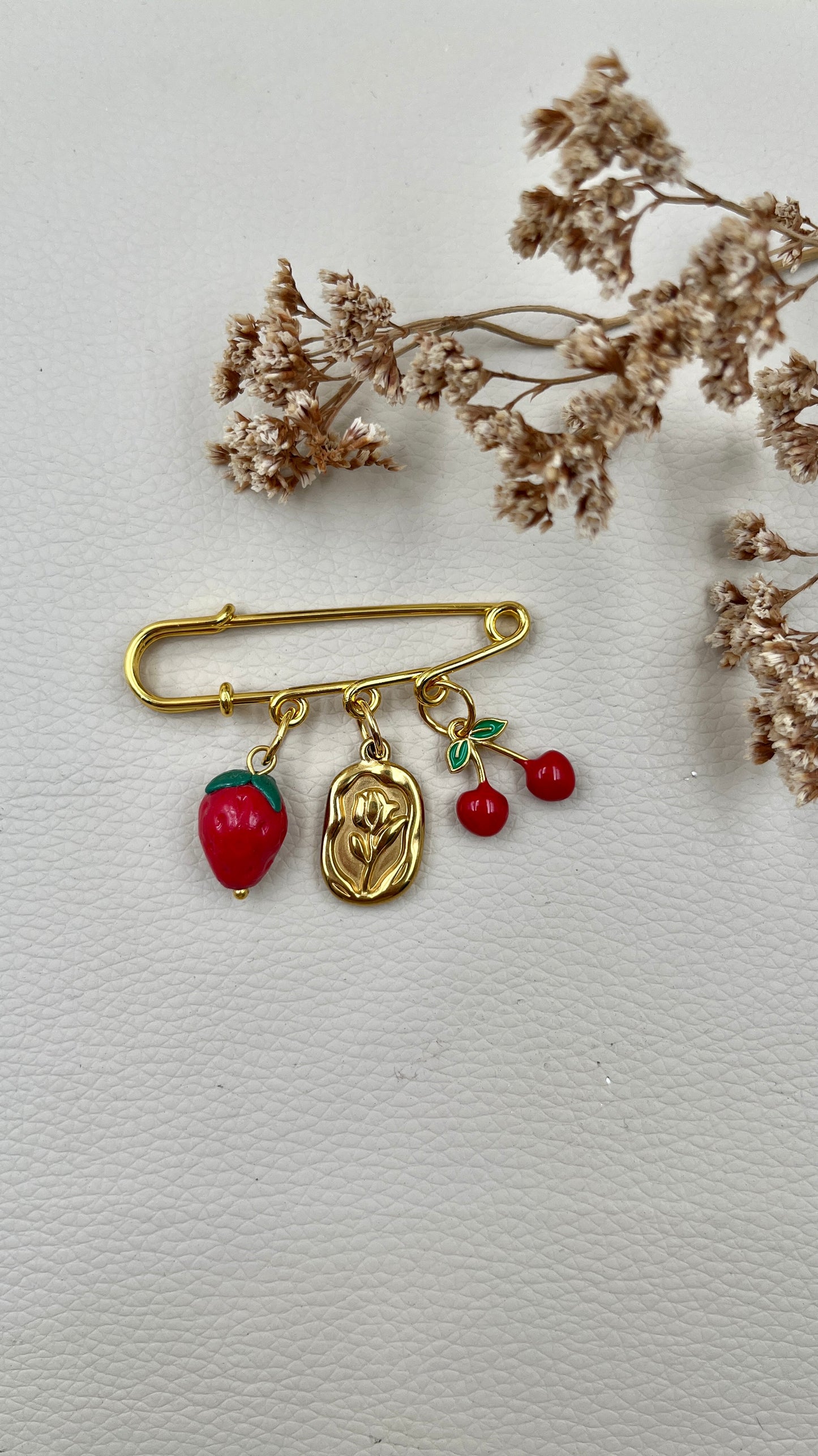 Broche Cerise