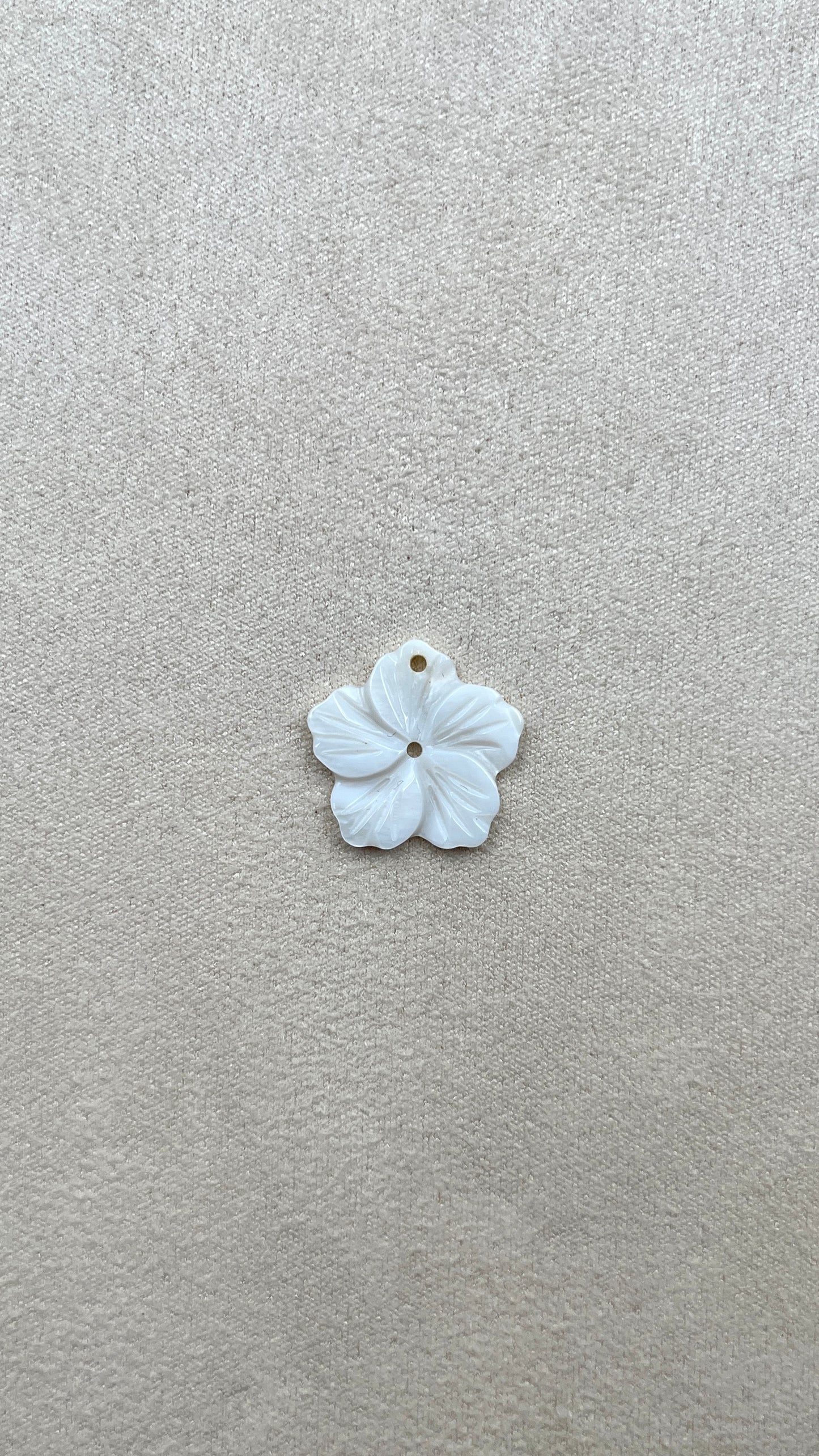 Charm fleur nacre blanc