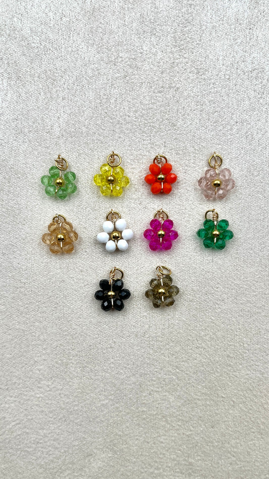 Charm fleurs perlées