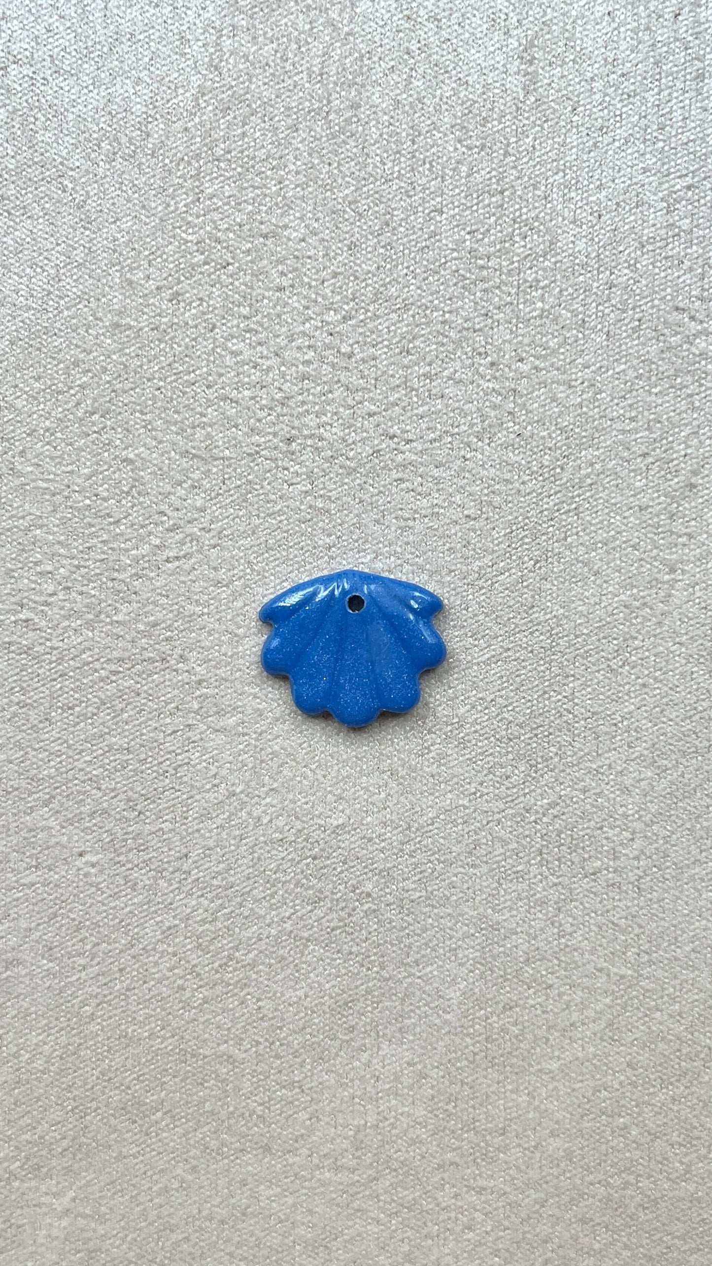 Charm coquillage bleu