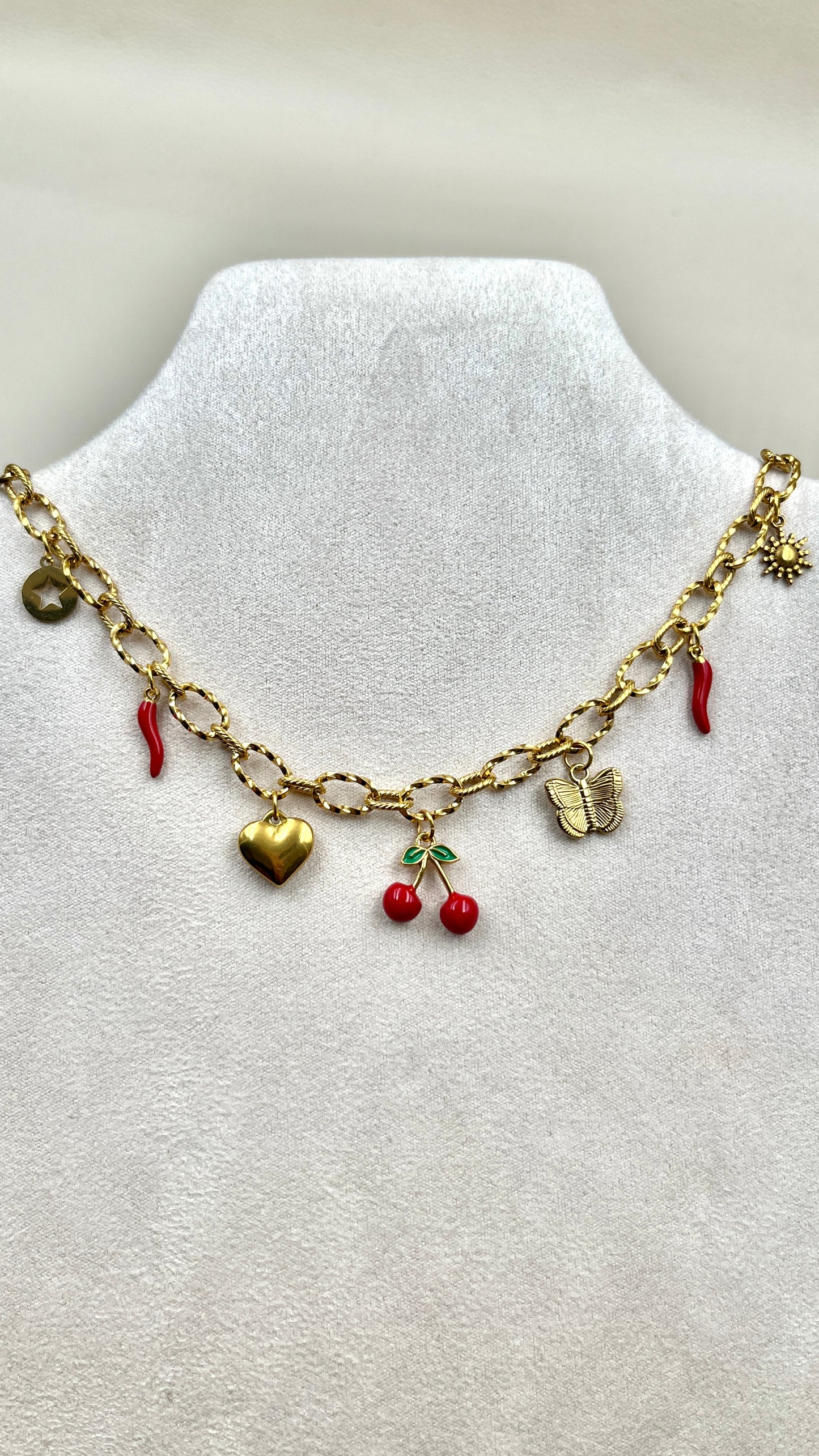 Collier cerise