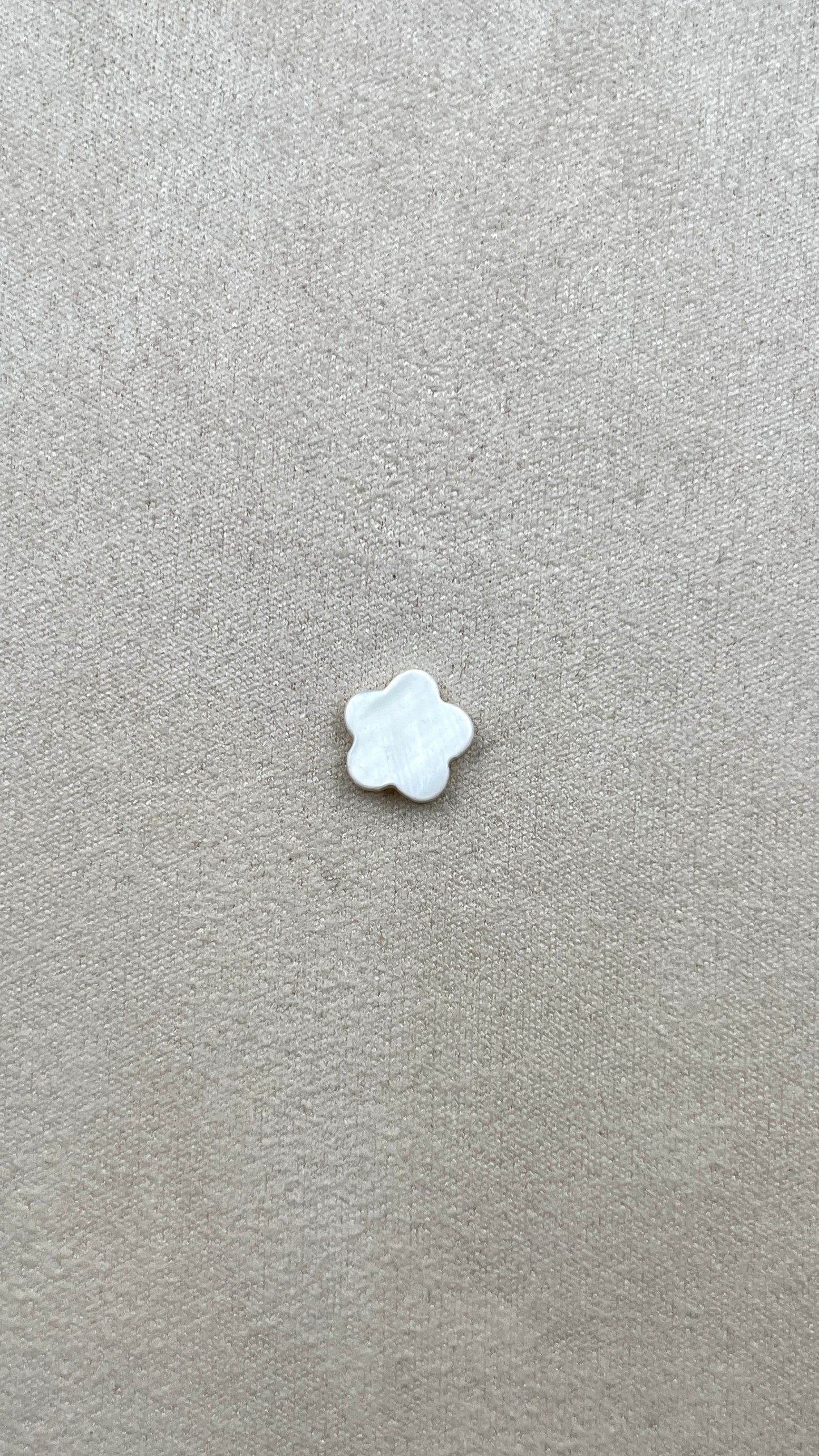 Charm fleur nacre blanc