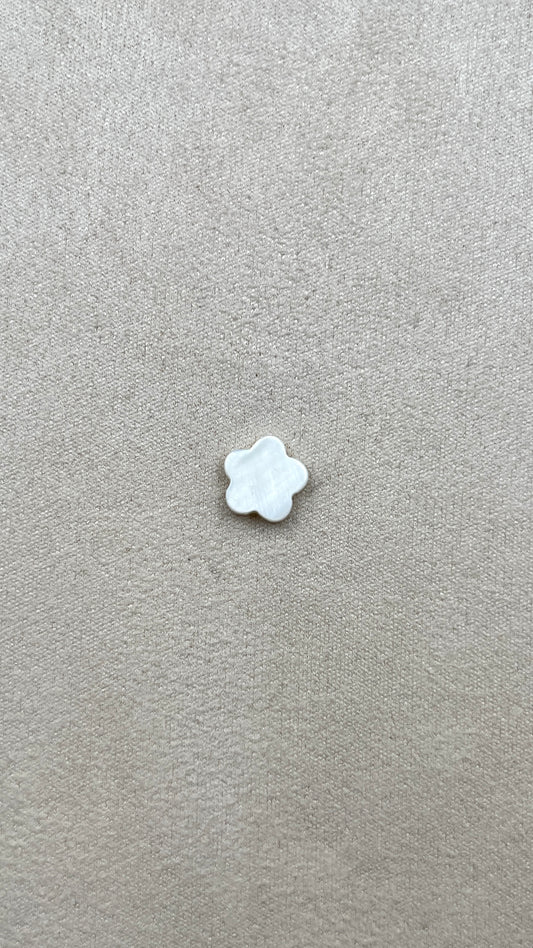 Charm fleur nacre blanc