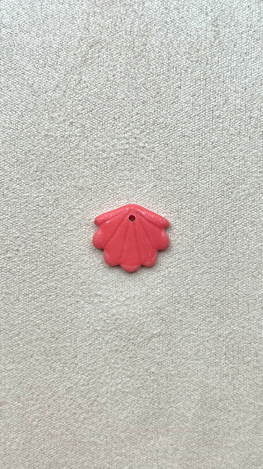Charm coquillage corail