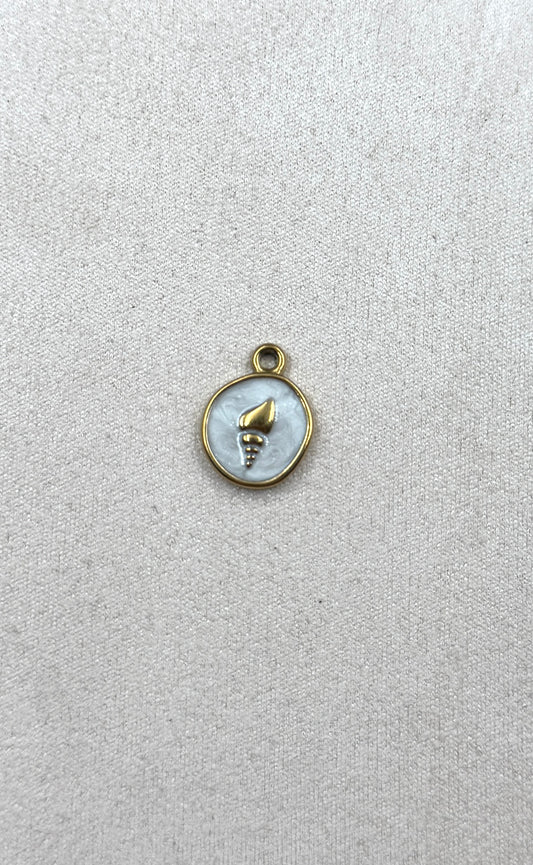 Charm coquillage blanc