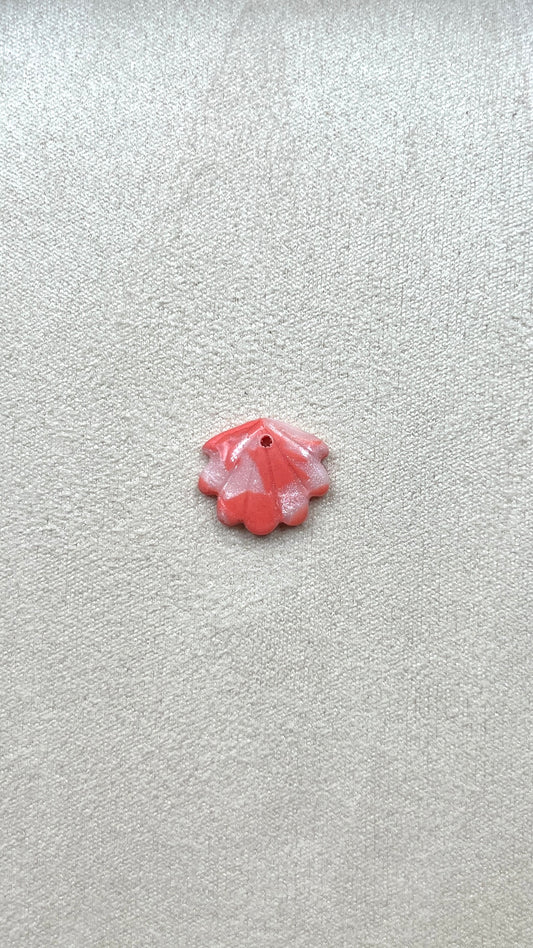 Charm coquillage corail