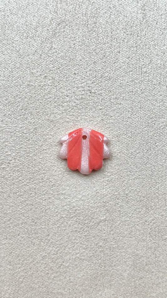 Charm coquillage rayé