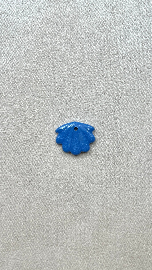 Charm coquillage bleu